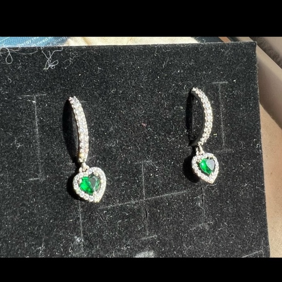 Gorgeous pure silver heart hoop 925 stamped emerald earrings - Picture 6 of 8